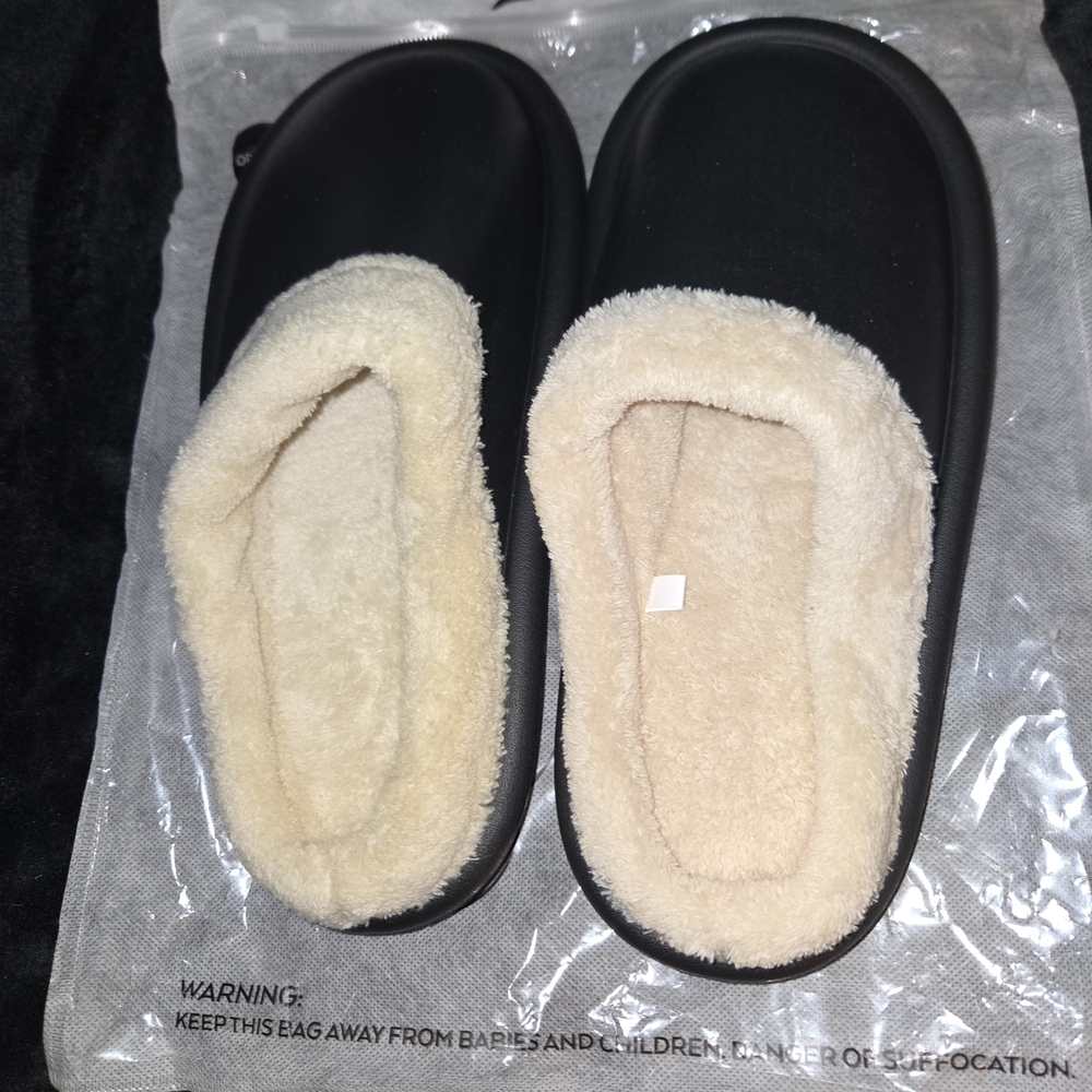 Black and Cream Fuzzy Slippers Unisex Men US Size:10-11 US Woman Size 11.5-12.5